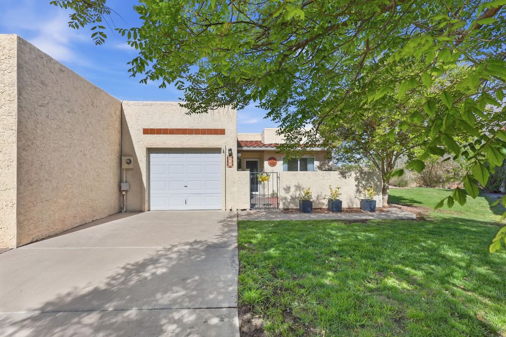 616 Eastlake Drive SE, Rio Rancho, NM 87124