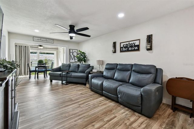 9032 MISSION OAKS BOULEVARD F, Seminole, FL 33776