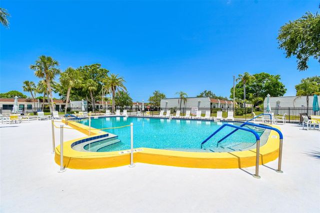 9032 MISSION OAKS BOULEVARD F, Seminole, FL 33776