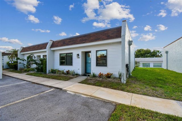 9032 MISSION OAKS BOULEVARD F, Seminole, FL 33776