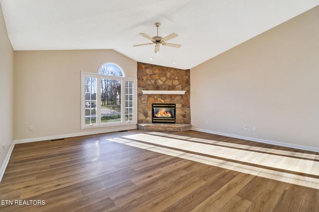 107 Walden Ridge Drive, Crossville, TN 38558