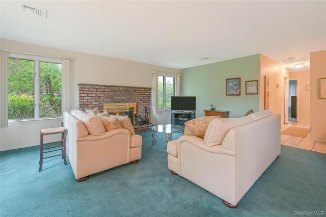 54 Marwood Place, Stony Brook, NY 11790