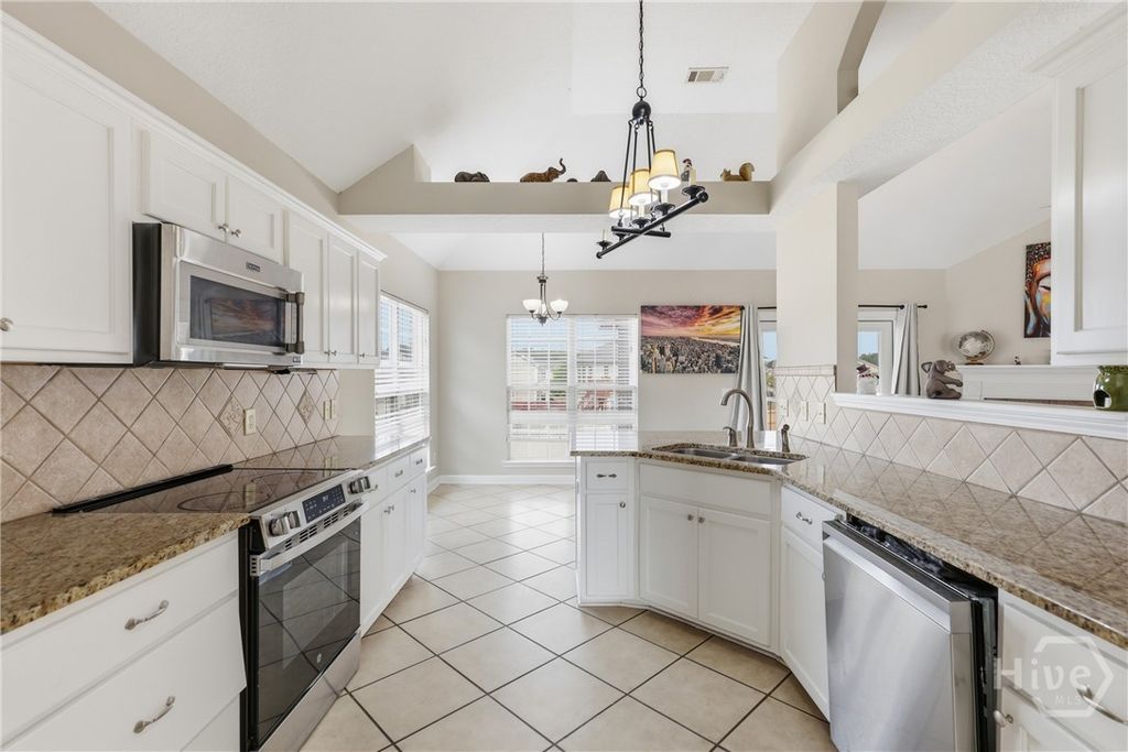 Image 12 of property listing at 48 Bush Court, Richmond Hill, GA 31324