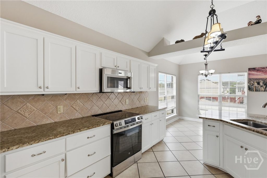 Image 13 of property listing at 48 Bush Court, Richmond Hill, GA 31324