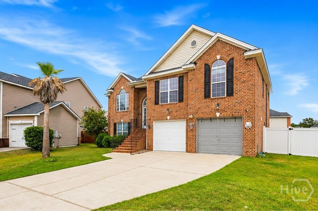 Image 3 of property listing at 48 Bush Court, Richmond Hill, GA 31324