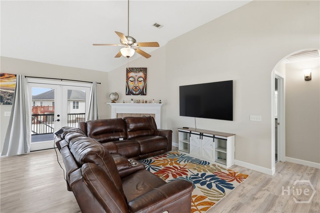 Image 6 of property listing at 48 Bush Court, Richmond Hill, GA 31324