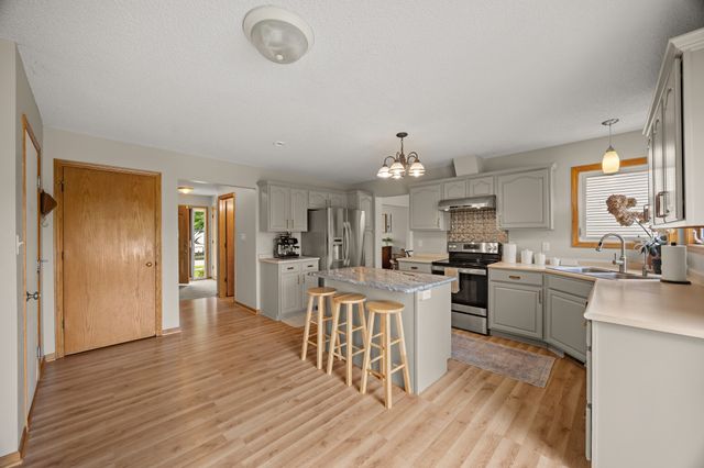 9217 Ridgeview Drive, Johnston, IA 50131