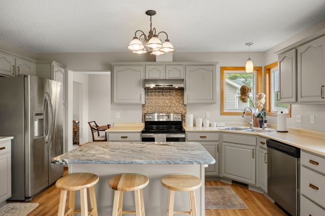 9217 Ridgeview Drive, Johnston, IA 50131