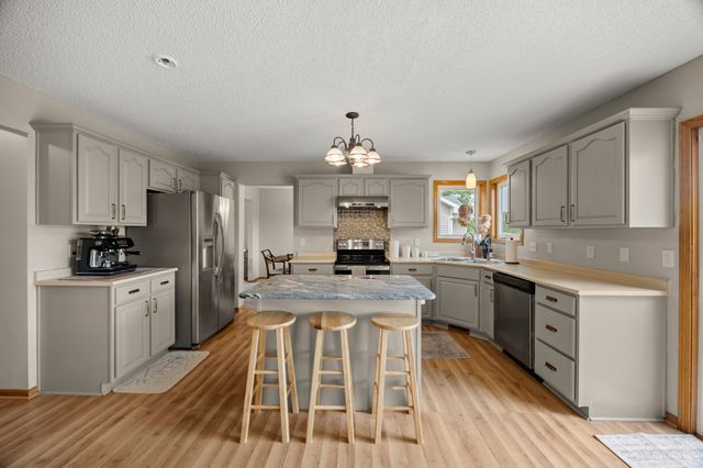 9217 Ridgeview Drive, Johnston, IA 50131