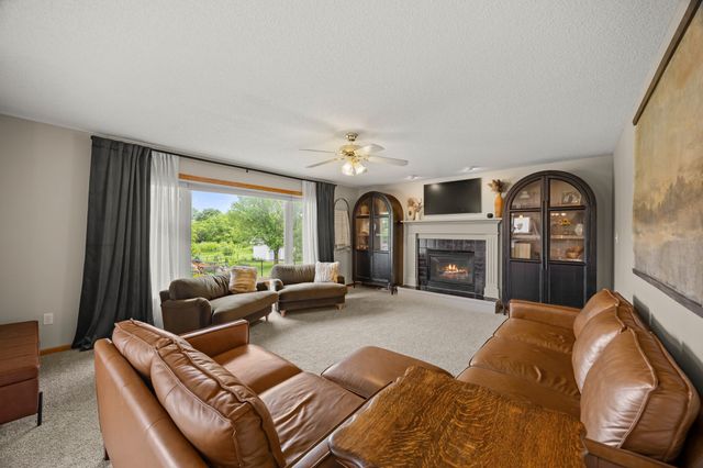 9217 Ridgeview Drive, Johnston, IA 50131