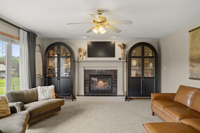 9217 Ridgeview Drive, Johnston, IA 50131