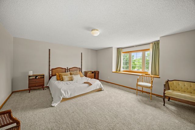 9217 Ridgeview Drive, Johnston, IA 50131