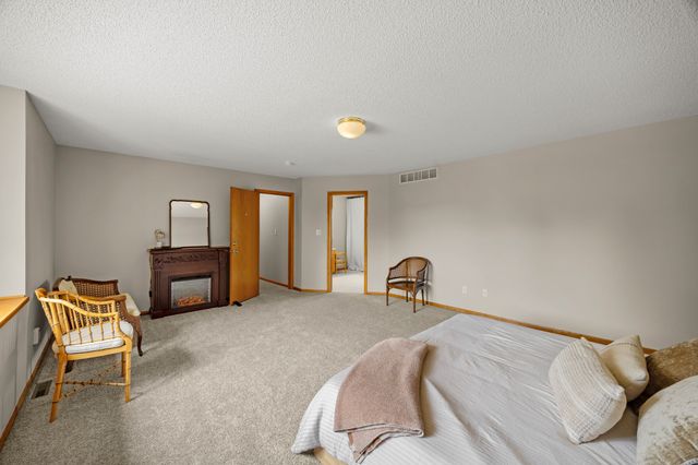 9217 Ridgeview Drive, Johnston, IA 50131
