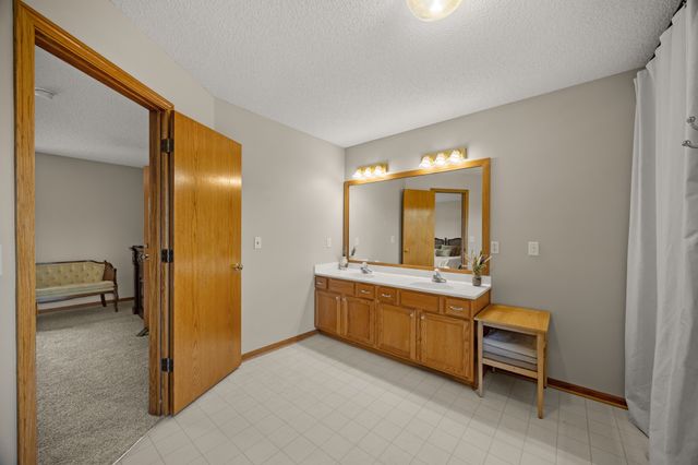 9217 Ridgeview Drive, Johnston, IA 50131