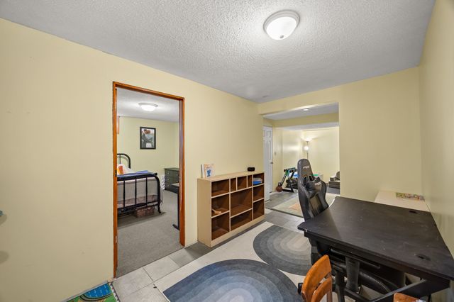9217 Ridgeview Drive, Johnston, IA 50131