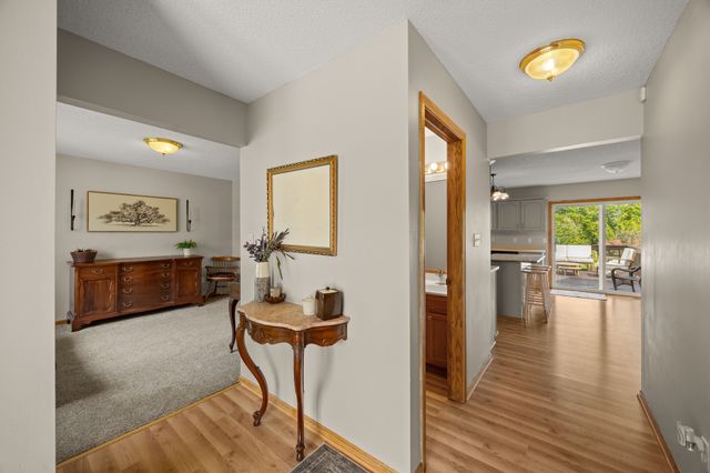 9217 Ridgeview Drive, Johnston, IA 50131