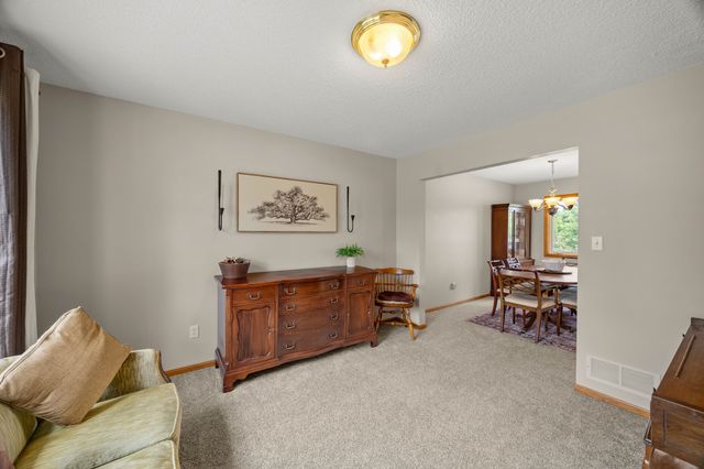 9217 Ridgeview Drive, Johnston, IA 50131