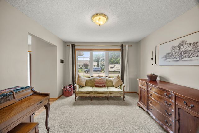 9217 Ridgeview Drive, Johnston, IA 50131