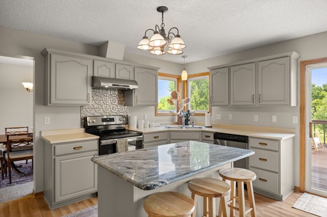 9217 Ridgeview Drive, Johnston, IA 50131