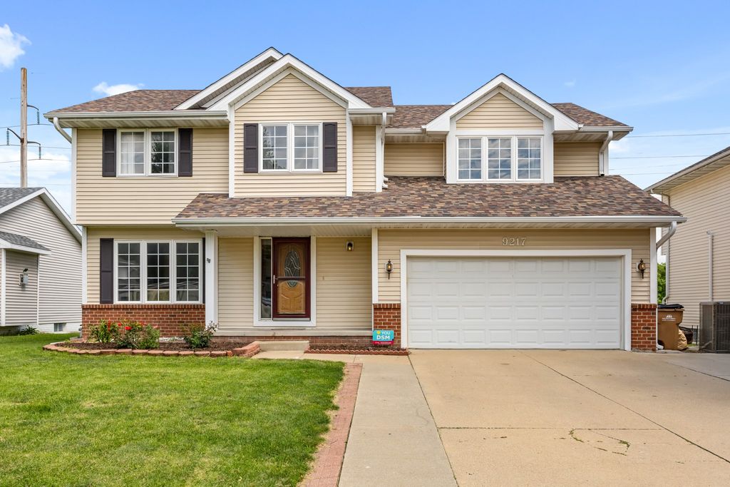 9217 Ridgeview Drive, Johnston, IA 50131