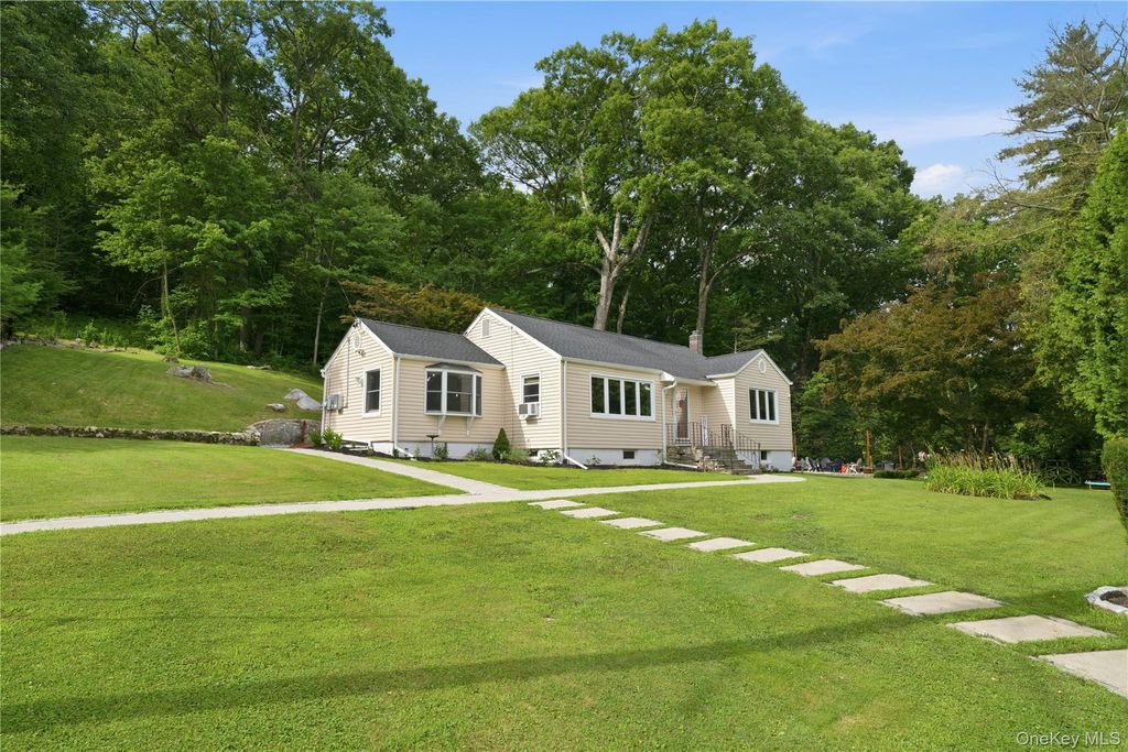 233 Hilltop Street, Mahopac, NY 10541