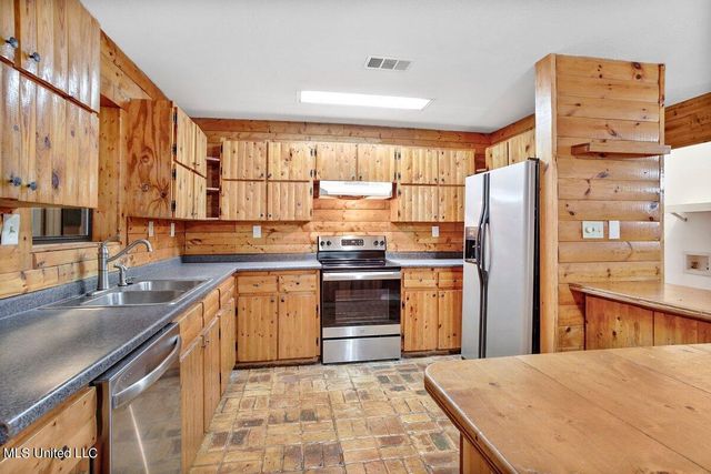 6473 Florence Road, Biloxi, MS 39532