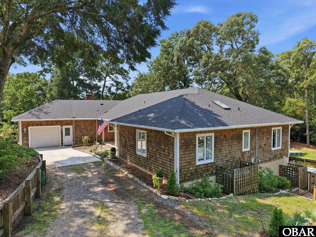 Image 2 of property listing at 3 Redbay Lane Lot 9R, Southern Shores, NC 27949