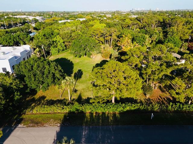 8895 N Bates Road, Palm Beach Gardens, FL 33418