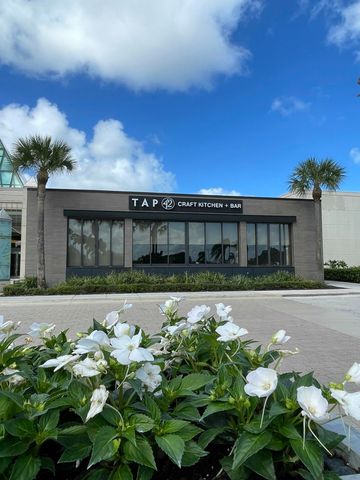 8895 N Bates Road, Palm Beach Gardens, FL 33418