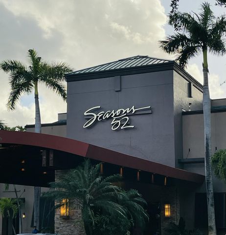 8895 N Bates Road, Palm Beach Gardens, FL 33418
