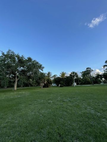 8895 N Bates Road, Palm Beach Gardens, FL 33418