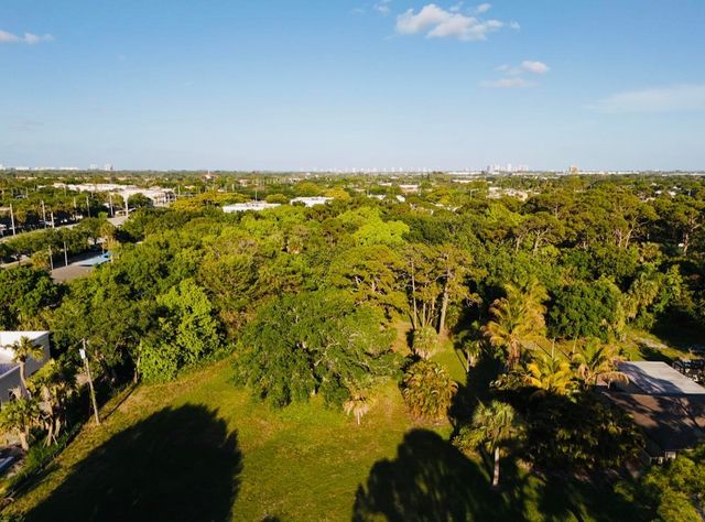 8895 N Bates Road, Palm Beach Gardens, FL 33418