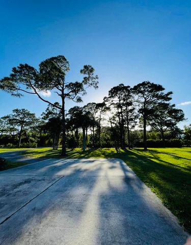 8895 N Bates Road, Palm Beach Gardens, FL 33418