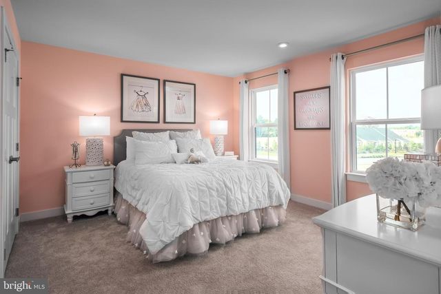 1614 PUEBLA DR, Martinsburg, WV 25403