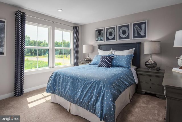 1614 PUEBLA DR, Martinsburg, WV 25403