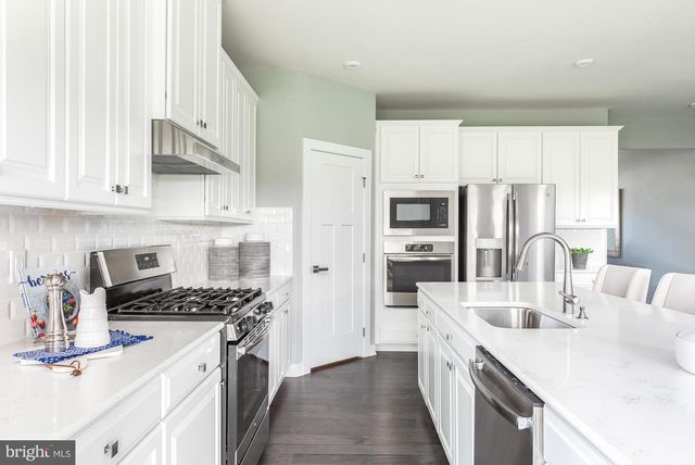 1614 PUEBLA DR, Martinsburg, WV 25403