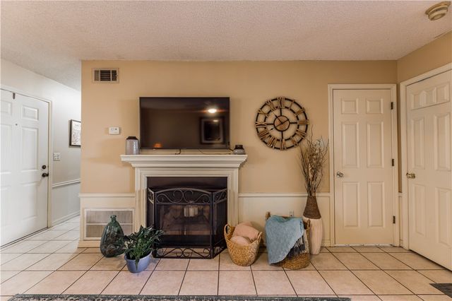 1360 E Masonic Drive, Fayetteville, AR 72703