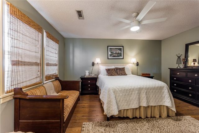 1360 E Masonic Drive, Fayetteville, AR 72703