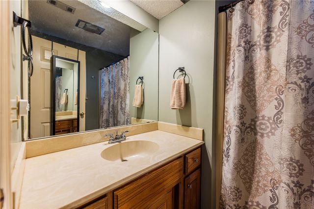 1360 E Masonic Drive, Fayetteville, AR 72703