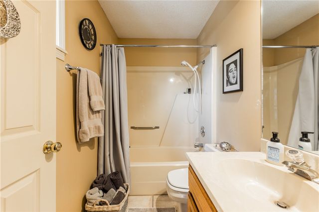 1360 E Masonic Drive, Fayetteville, AR 72703