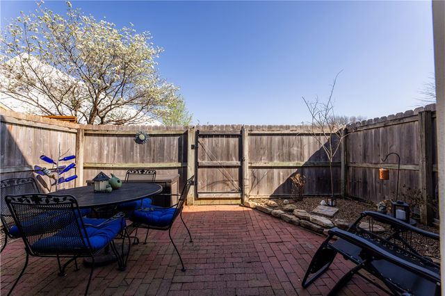 1360 E Masonic Drive, Fayetteville, AR 72703