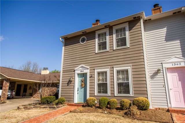 1360 E Masonic Drive, Fayetteville, AR 72703