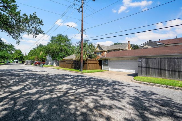 36 Cedar Lawn Circle, Galveston, TX 77551