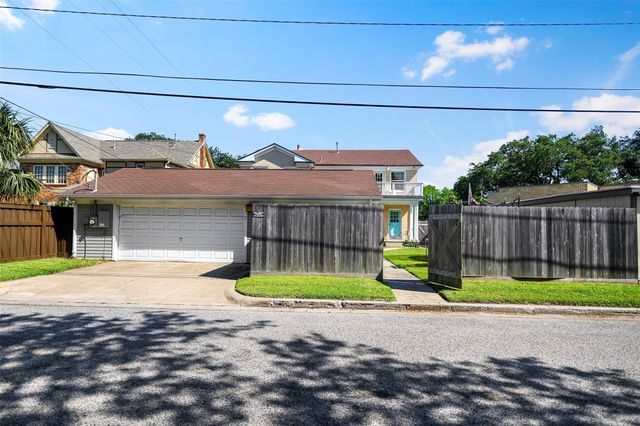 36 Cedar Lawn Circle, Galveston, TX 77551