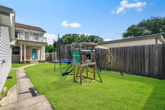 36 Cedar Lawn Circle, Galveston, TX 77551