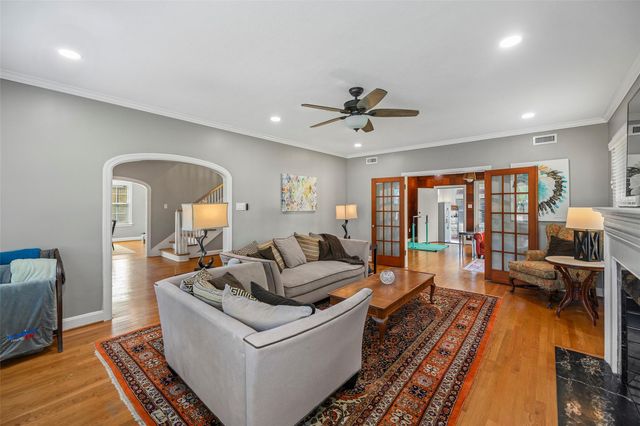 36 Cedar Lawn Circle, Galveston, TX 77551