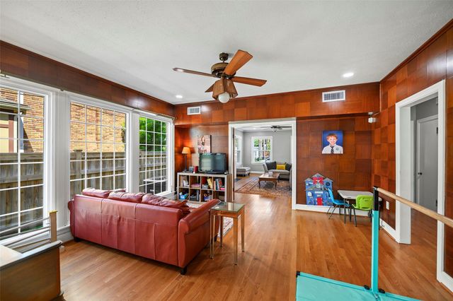 36 Cedar Lawn Circle, Galveston, TX 77551