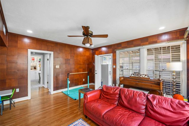 36 Cedar Lawn Circle, Galveston, TX 77551
