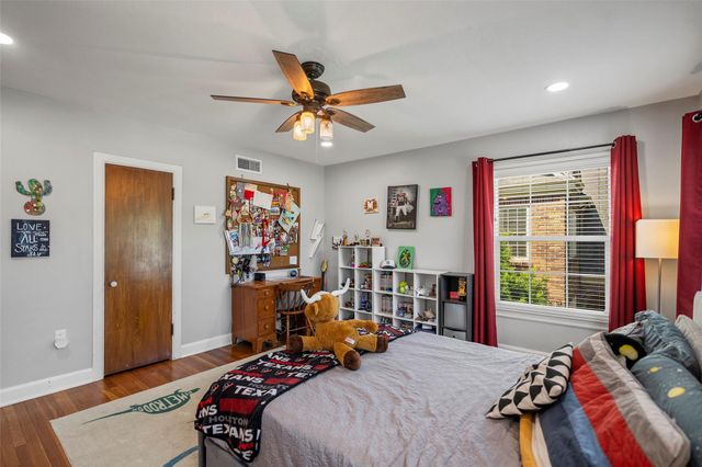 36 Cedar Lawn Circle, Galveston, TX 77551