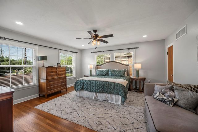 36 Cedar Lawn Circle, Galveston, TX 77551